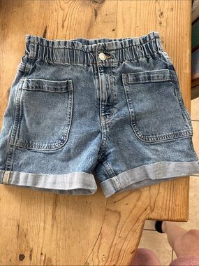 GAP Denim Relaxed Shorts in Light Blue Wash